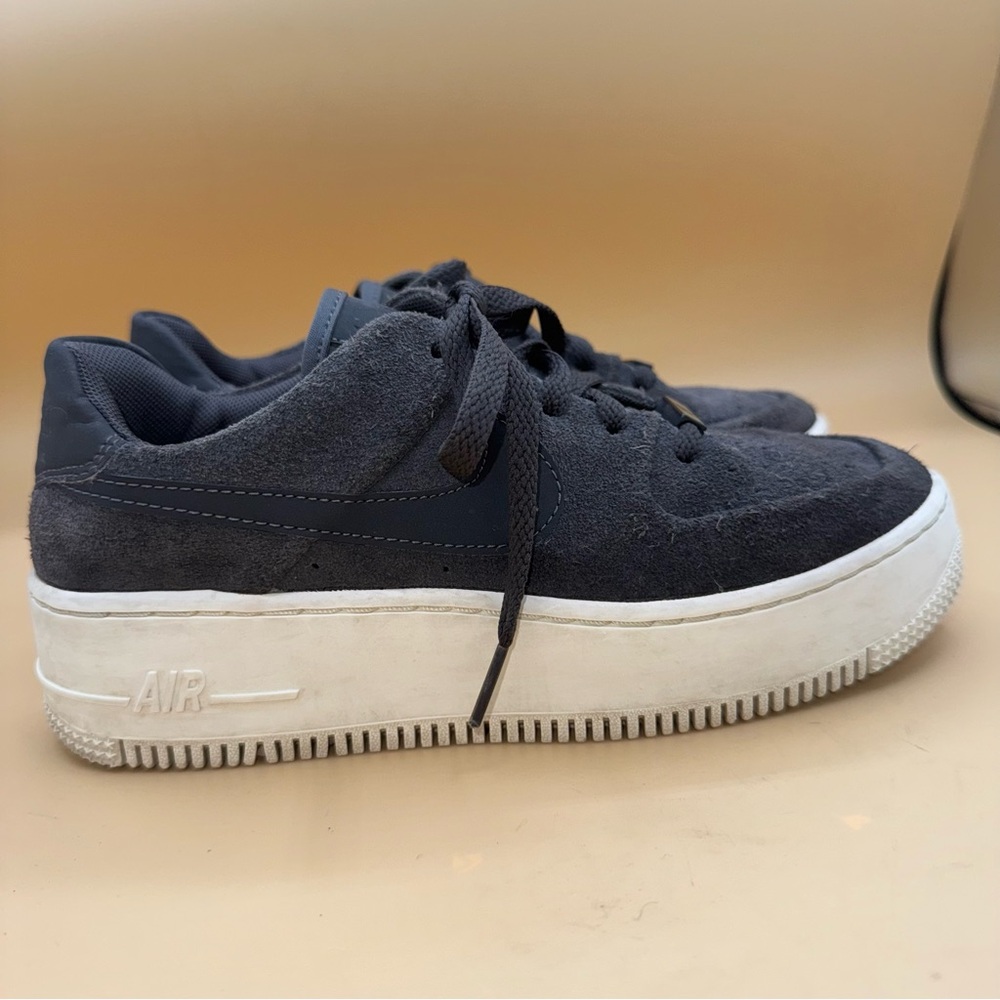 Nike‎ Air Force 1 Sage Low Dark Gray Suede Women's Sneakers, Size 7, EUC